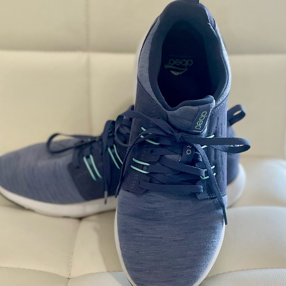 Abeo Everett - image 1